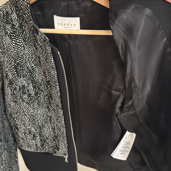 Sandro Black and White Blazer with Cropped Style and Elegant Pattern - Picture 5 of 7